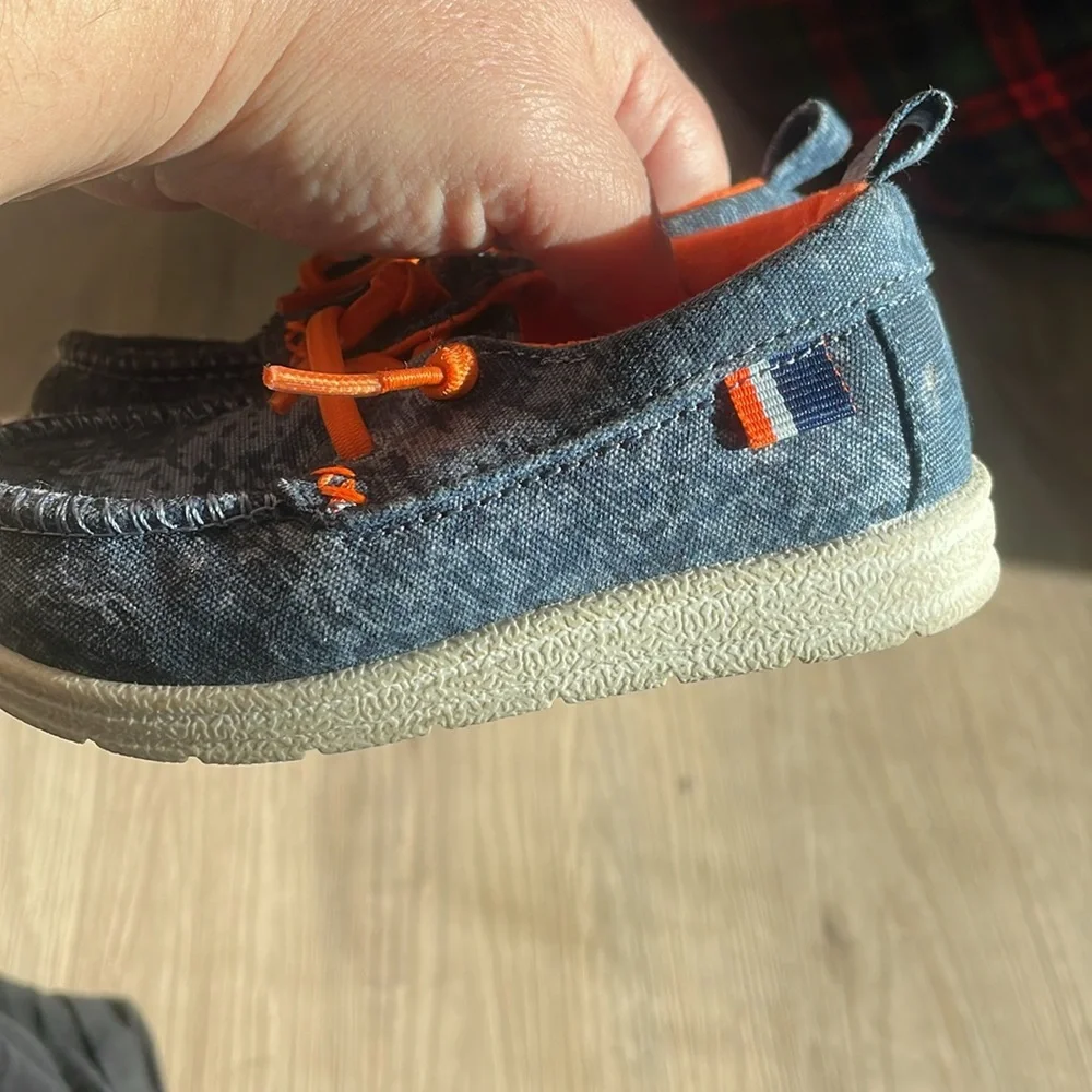 Cat and jack blue abstract slip in sneakers size 6